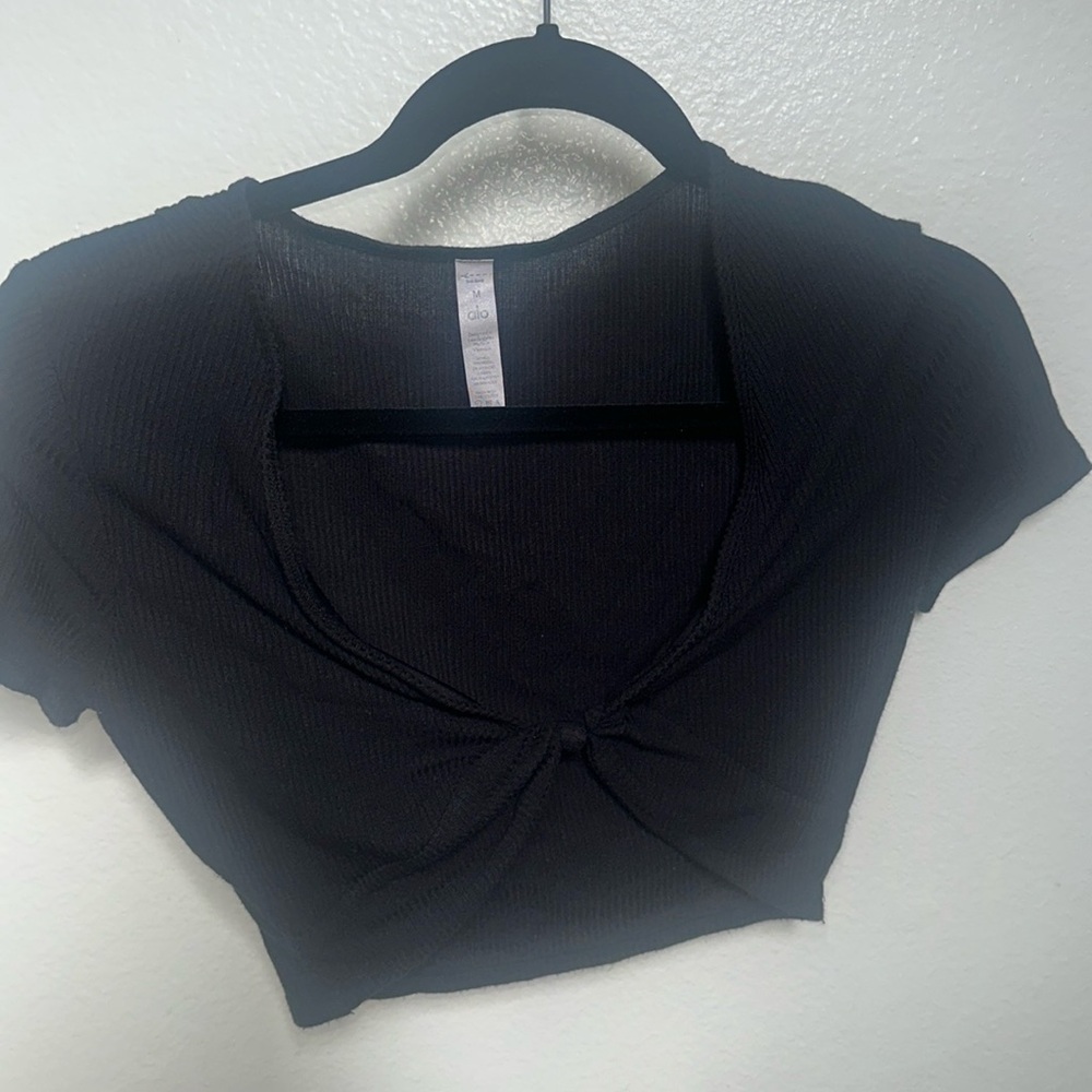 ALO Yoga Ribbed Knotty Short Sleeve Crop Top. Size medium.